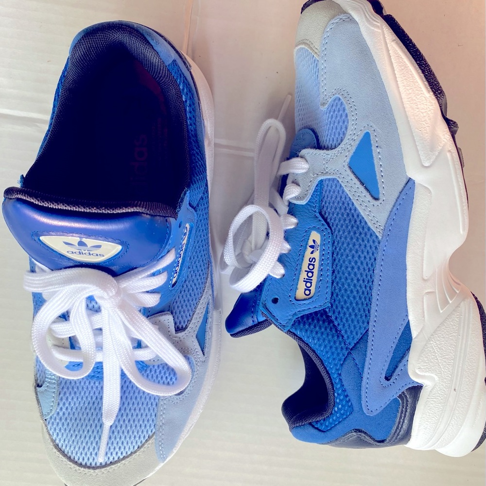 Women’s Adidas 7